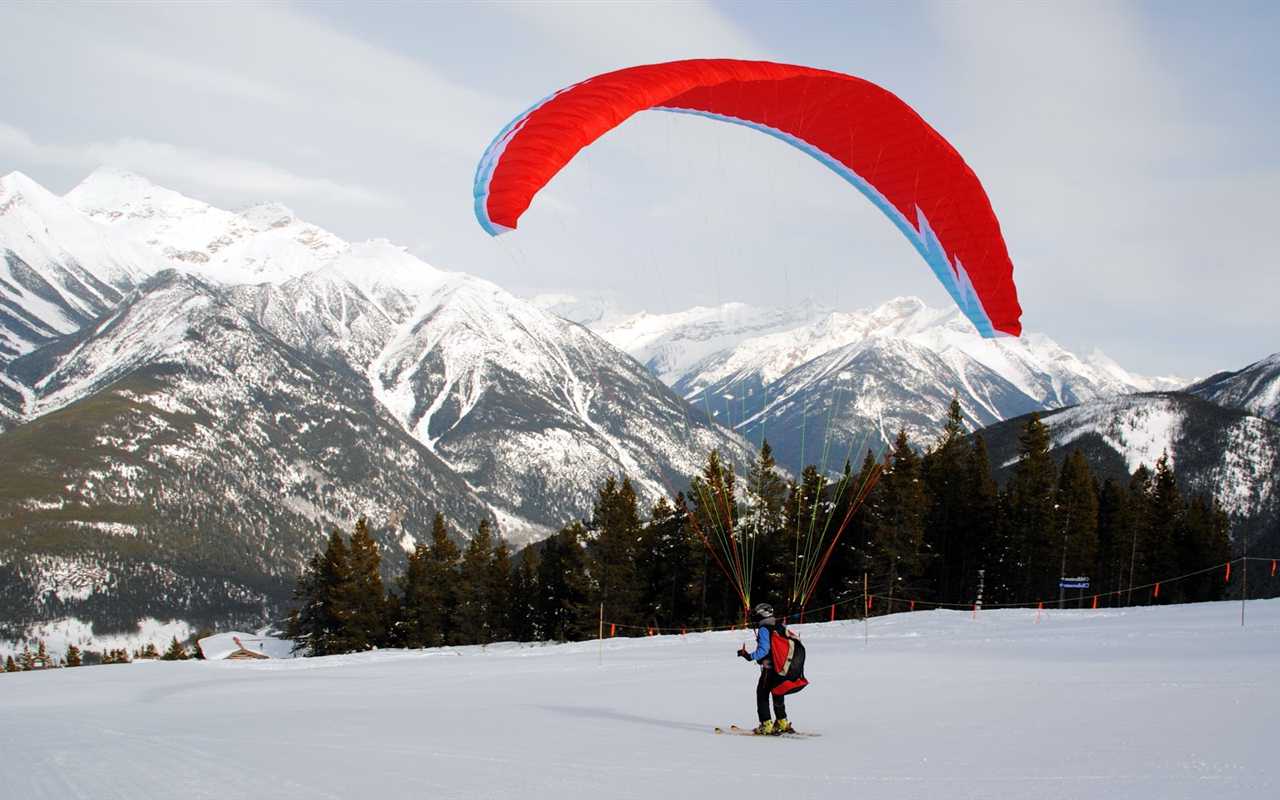 Top Paragliding and Skiing Adventure Sports Destinations in India