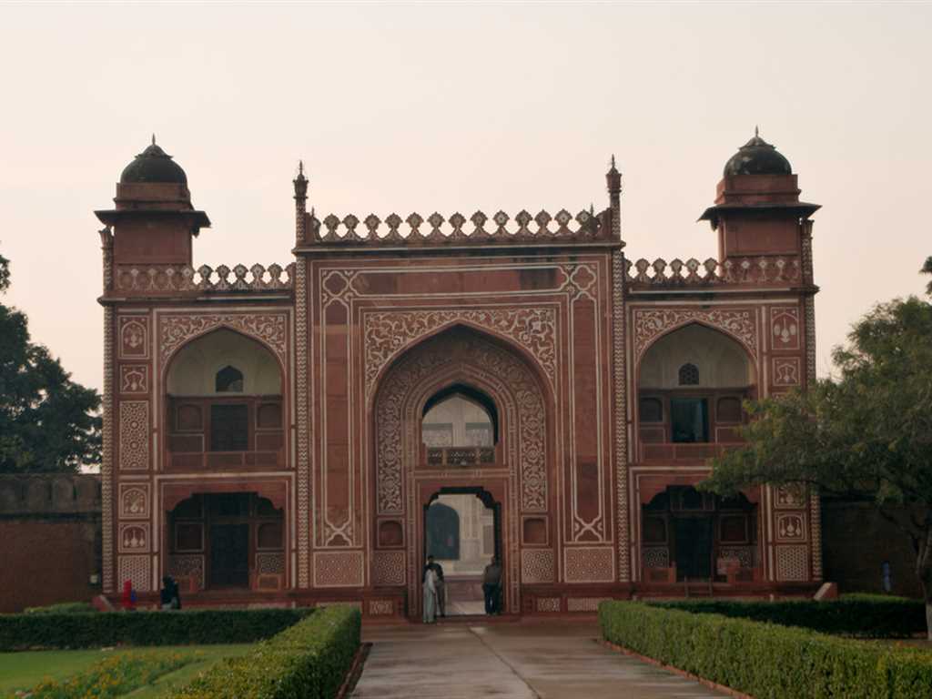 Tomb of Itmad-Ud-Daulah Tourist Place